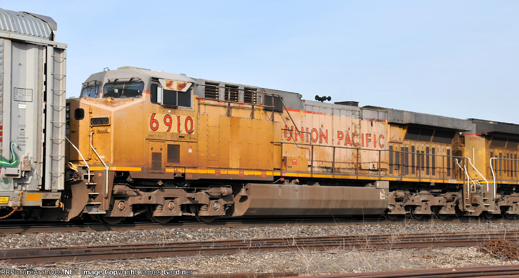 UP 6910